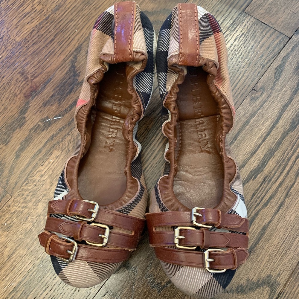 Burberry flats size 7